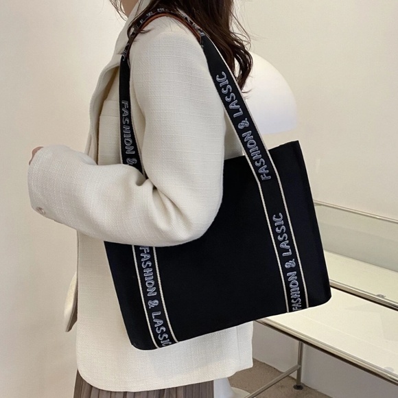 Black and White Letter Print Bag - Picture 3 of 6
